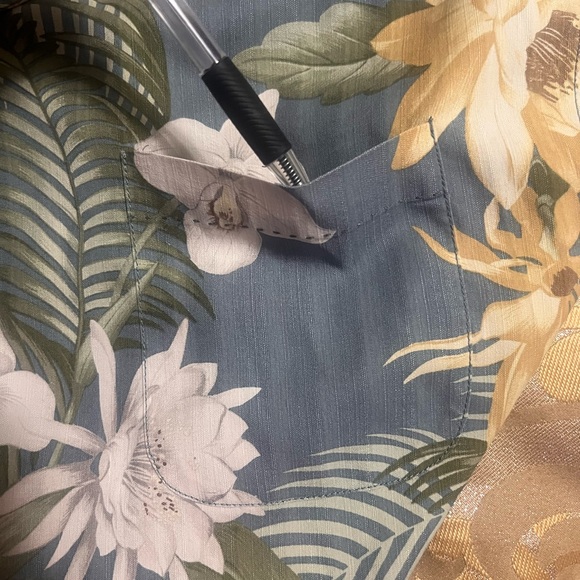 Tommy Bahama 100% Silk Men’s Large Blue Hawaiian Camo Shirt Orchid Palm Sz. L - Picture 9 of 12